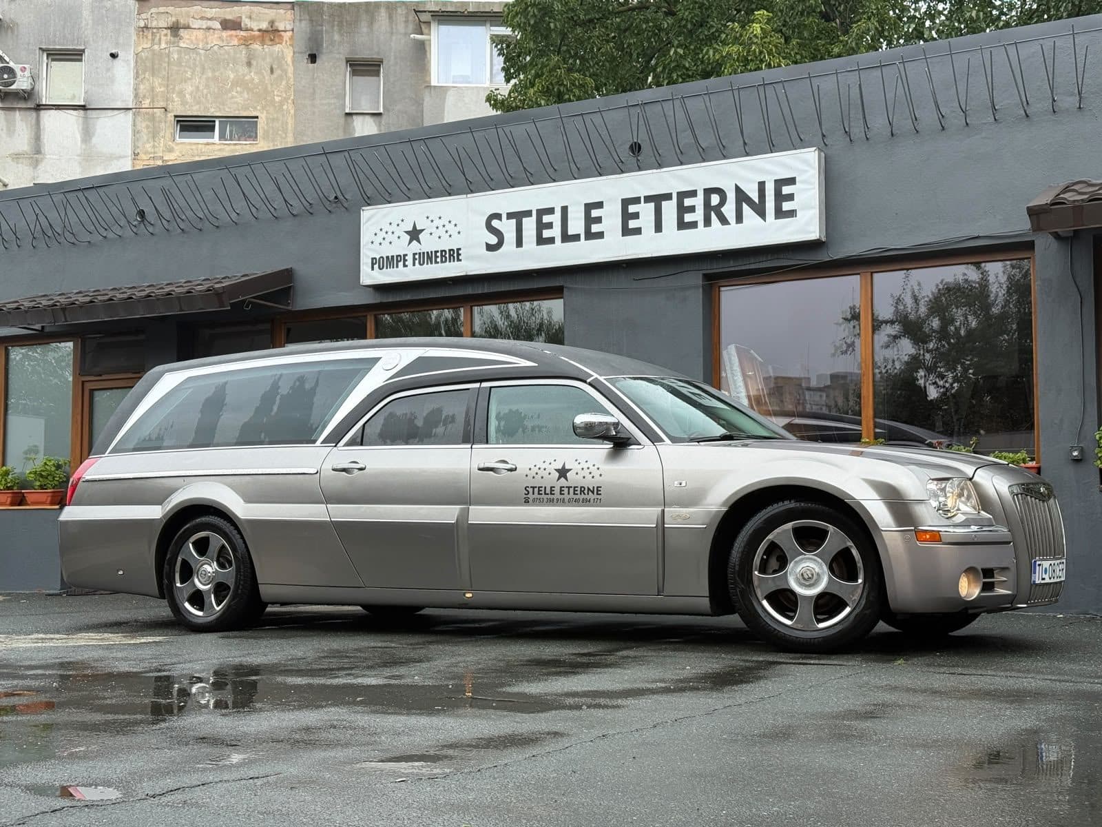 Autospeciala funerară Stele Eterne, vedere laterală