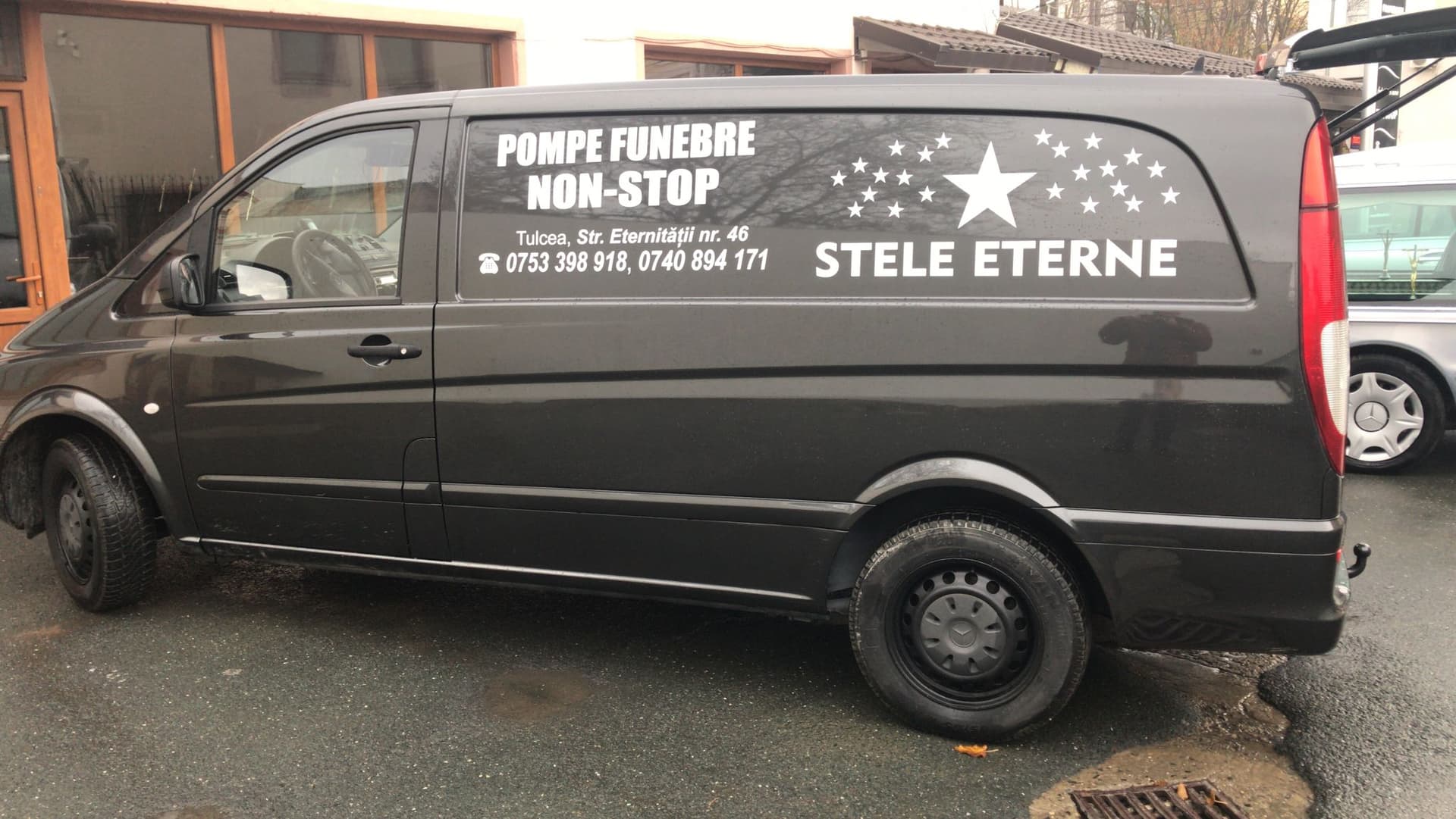 Autospeciala funerară Stele Eterne, vedere laterală